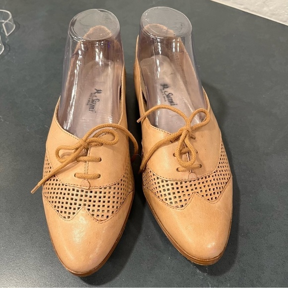 Vintage Sumi sz 8.5 tan leather cutout wingtip flats - Picture 5 of 15